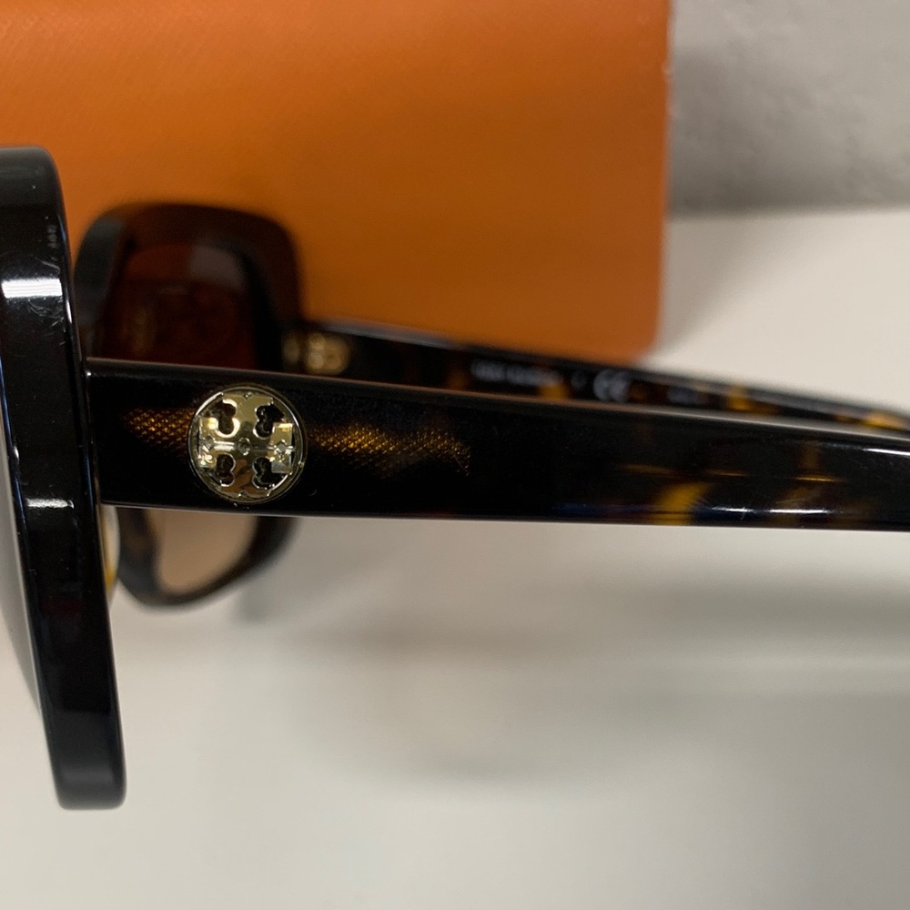 Tory Burch Black Frame Sunglasses with Orange Logo Case - Picture 7 of 13